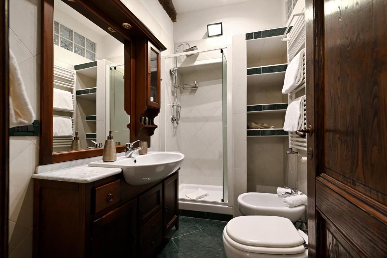 Double or Twin Room Private External Bathroom