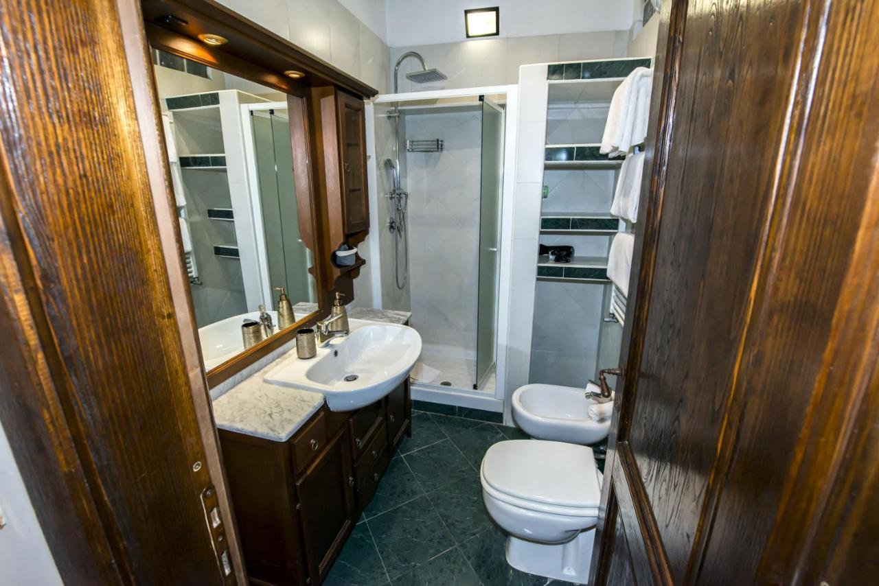 Double or Twin Room Private External Bathroom