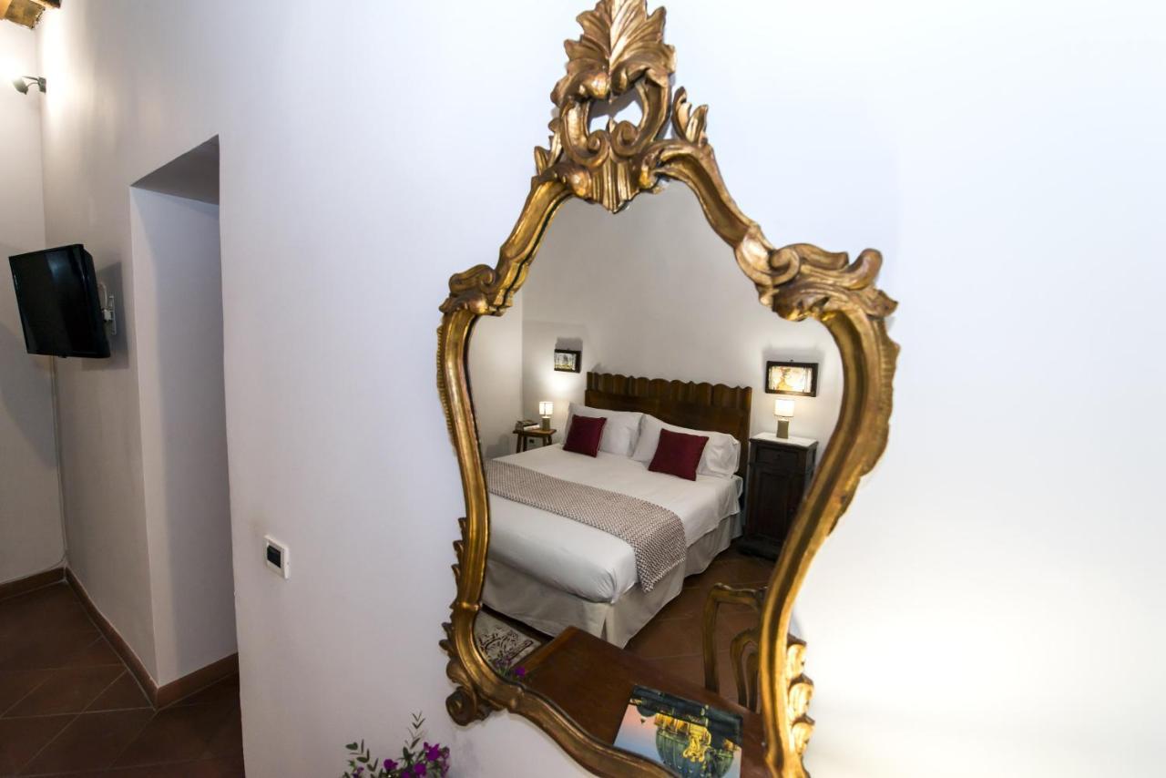 Double or Twin Room Private External Bathroom