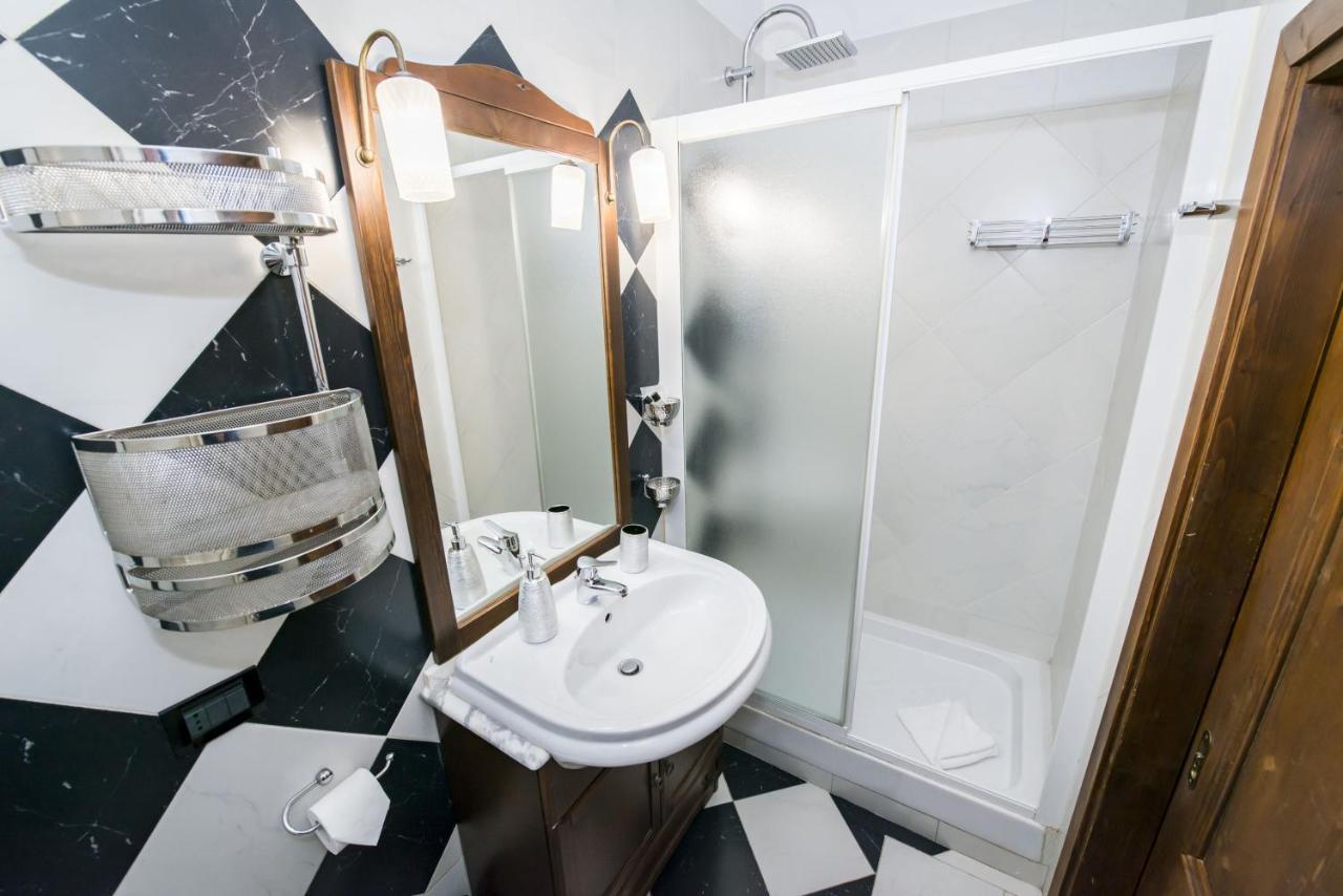 Double Room Private Bathroom
