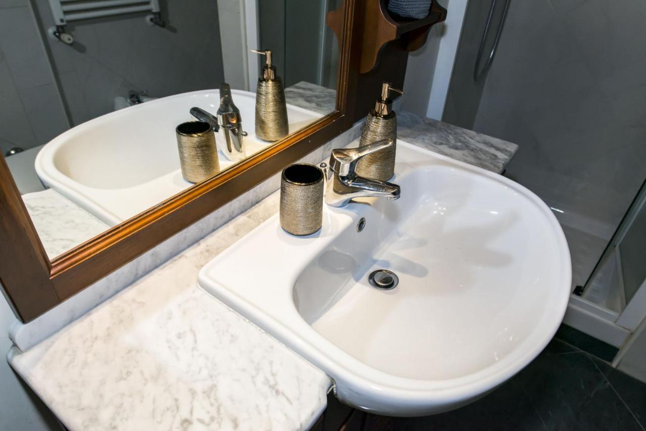 Double or Twin Room Private External Bathroom